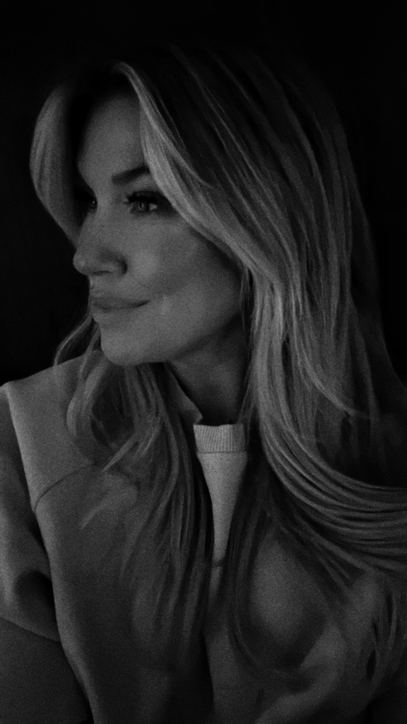 Amanda, frisör och grundare av Mano Blonde i Uppsala